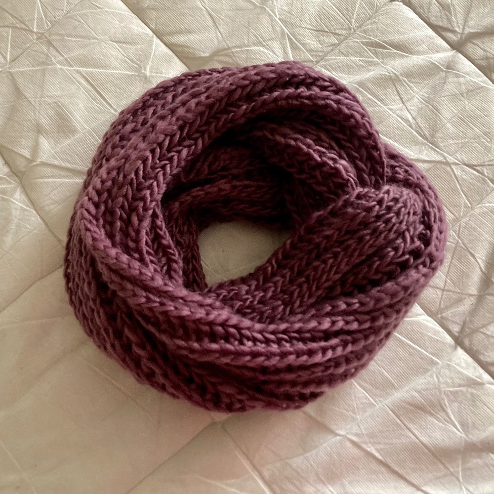 Loose knit chunky infinity scarf
